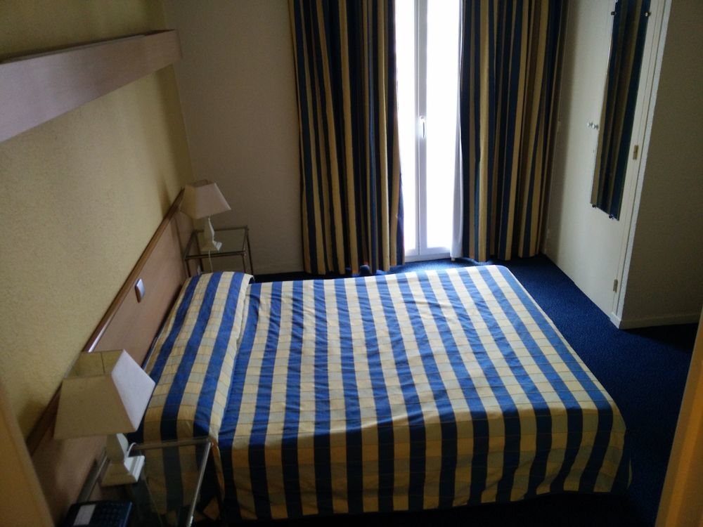 Hotel Courbet Juan-les-Pins Ngoại thất bức ảnh