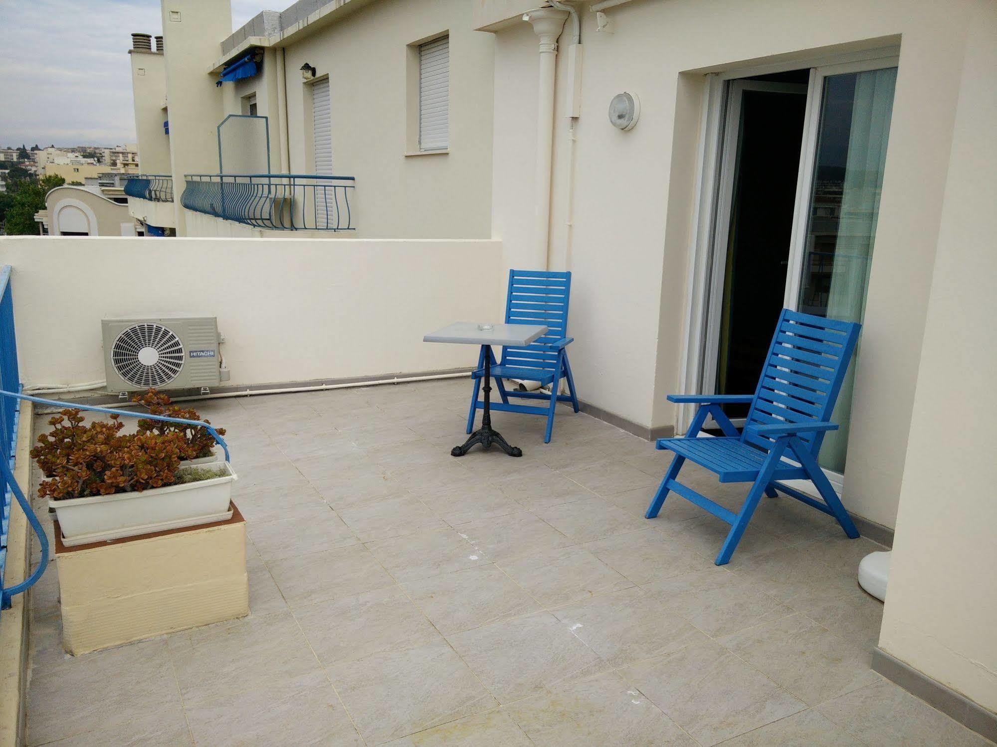 Hotel Courbet Juan-les-Pins Ngoại thất bức ảnh
